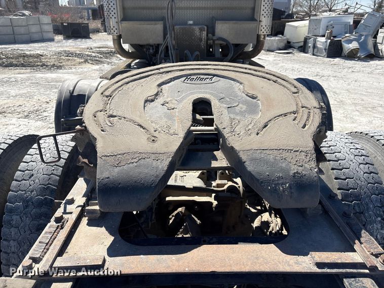 image for item FG2811 2001 Mack CL700 semi truck