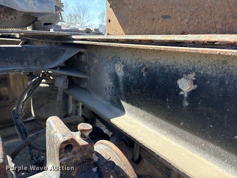 image for item FG2811 2001 Mack CL700 semi truck