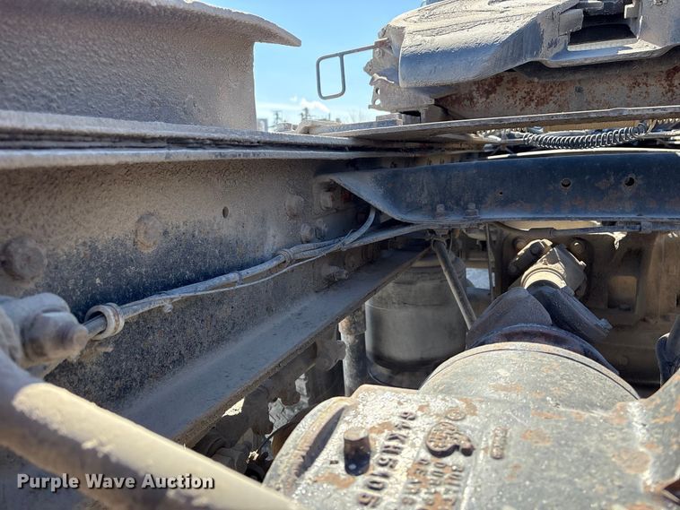 image for item FG2811 2001 Mack CL700 semi truck