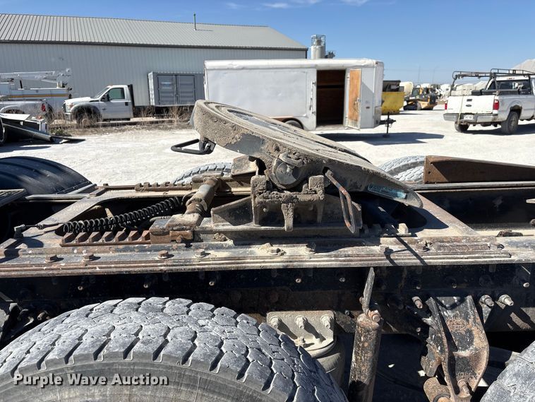 image for item FG2811 2001 Mack CL700 semi truck