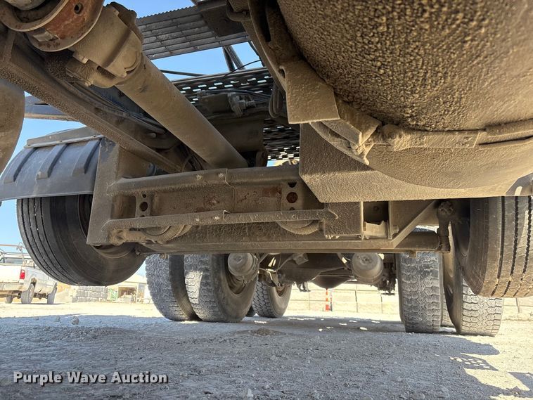 image for item FG2811 2001 Mack CL700 semi truck