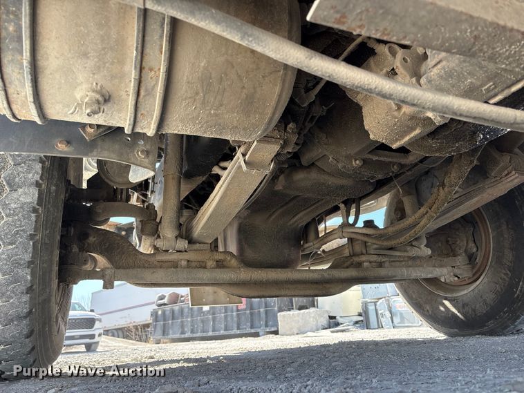 image for item FG2811 2001 Mack CL700 semi truck