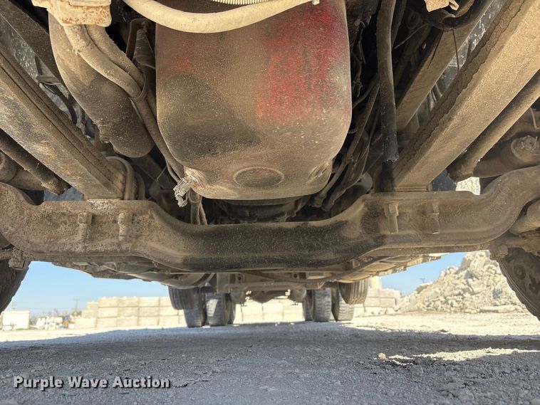 image for item FG2811 2001 Mack CL700 semi truck