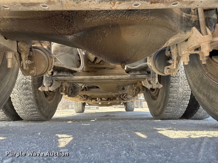 image for item FG2811 2001 Mack CL700 semi truck