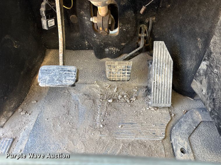 image for item FG2811 2001 Mack CL700 semi truck