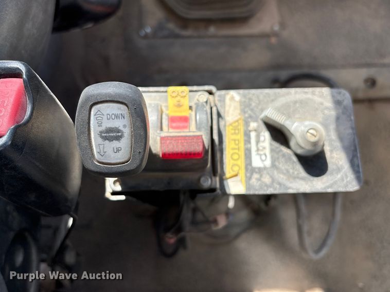 image for item FG2811 2001 Mack CL700 semi truck