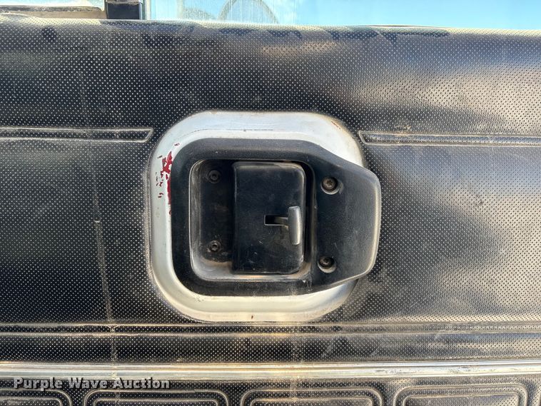 image for item FG2811 2001 Mack CL700 semi truck