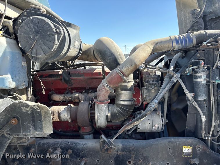 image for item FG2811 2001 Mack CL700 semi truck