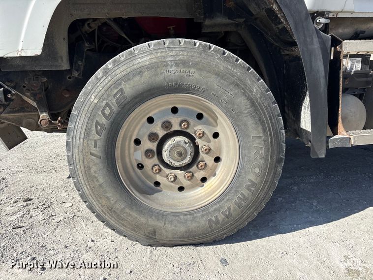 image for item FG2811 2001 Mack CL700 semi truck