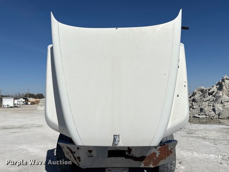 image for item FG2811 2001 Mack CL700 semi truck