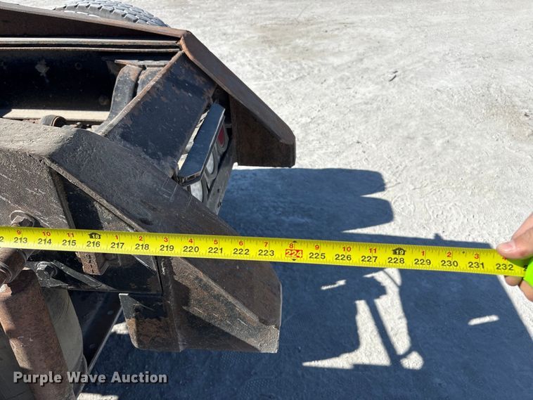 image for item FG2811 2001 Mack CL700 semi truck