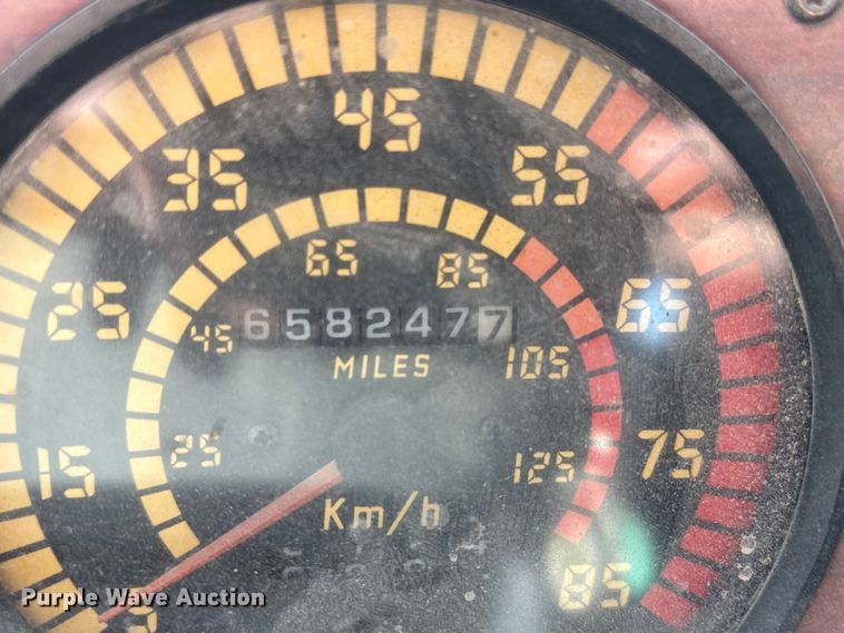 image for item FG2811 2001 Mack CL700 semi truck