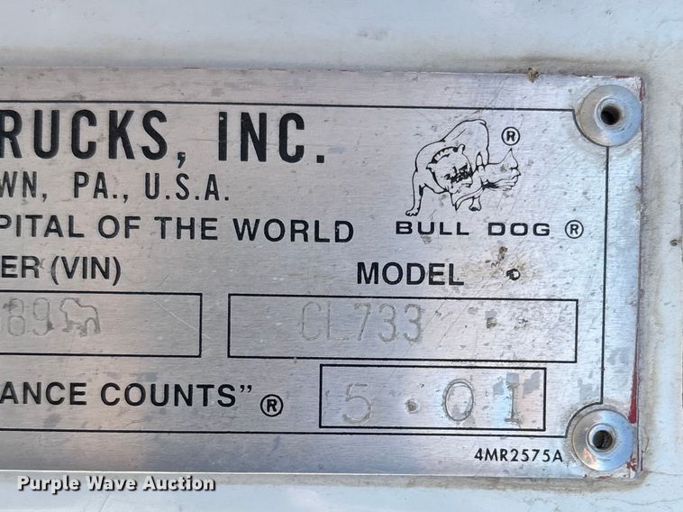 image for item FG2811 2001 Mack CL700 semi truck