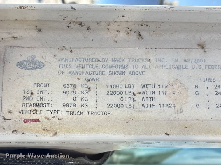 image for item FG2811 2001 Mack CL700 semi truck