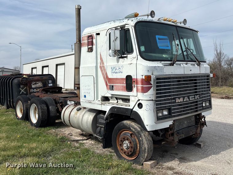 image for item FH7026 1984 Mack MH613 semi truck