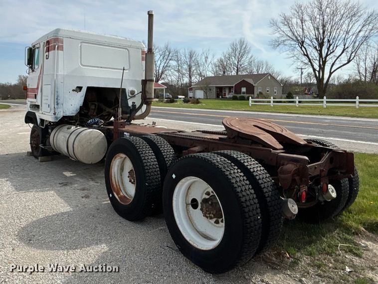 image for item FH7026 1984 Mack MH613 semi truck