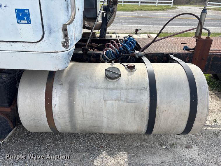 image for item FH7026 1984 Mack MH613 semi truck