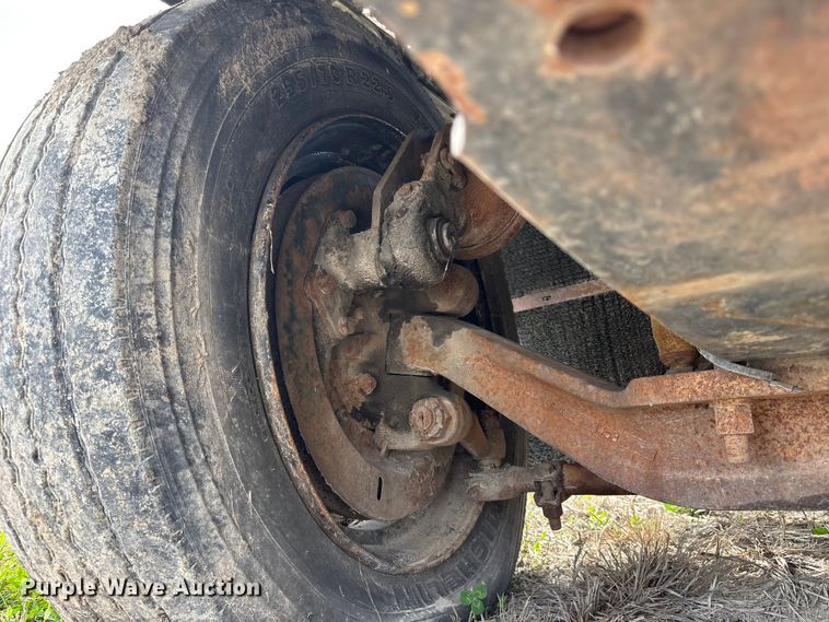 image for item FH7026 1984 Mack MH613 semi truck