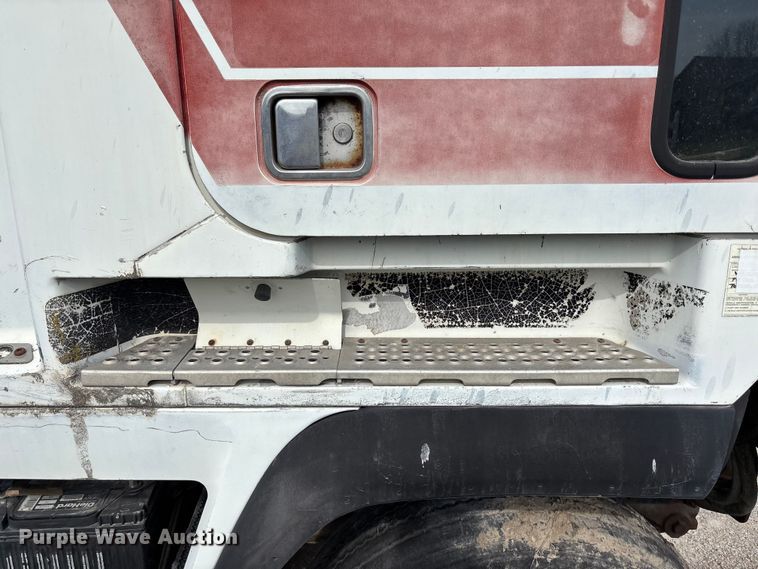 image for item FH7026 1984 Mack MH613 semi truck