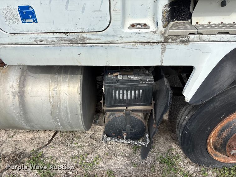 image for item FH7026 1984 Mack MH613 semi truck