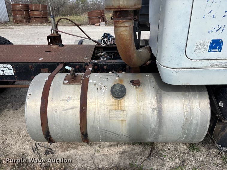 image for item FH7026 1984 Mack MH613 semi truck