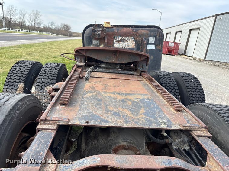 image for item FH7026 1984 Mack MH613 semi truck