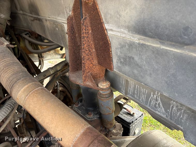 image for item FH7026 1984 Mack MH613 semi truck