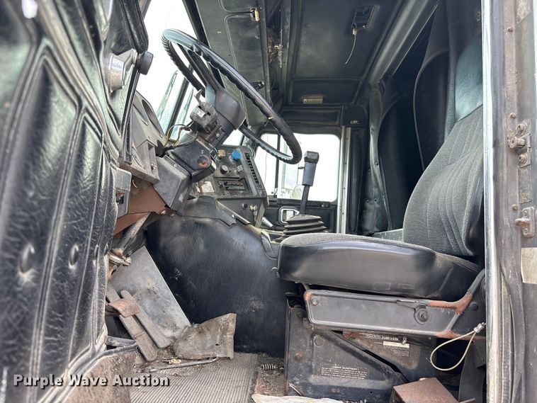 image for item FH7026 1984 Mack MH613 semi truck