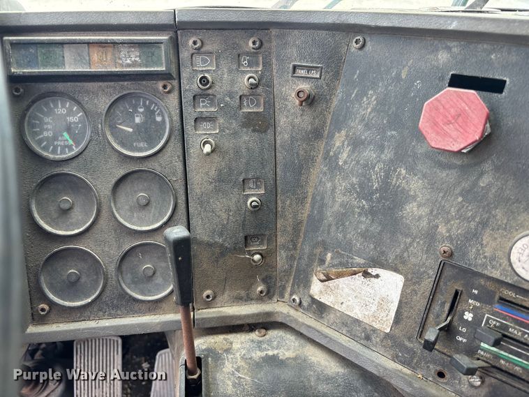 image for item FH7026 1984 Mack MH613 semi truck