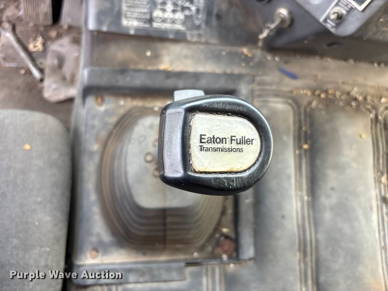 image for item FH7026 1984 Mack MH613 semi truck