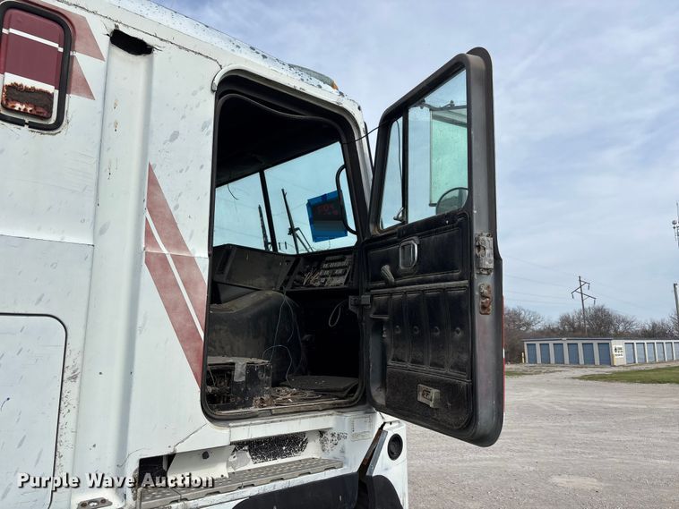 image for item FH7026 1984 Mack MH613 semi truck