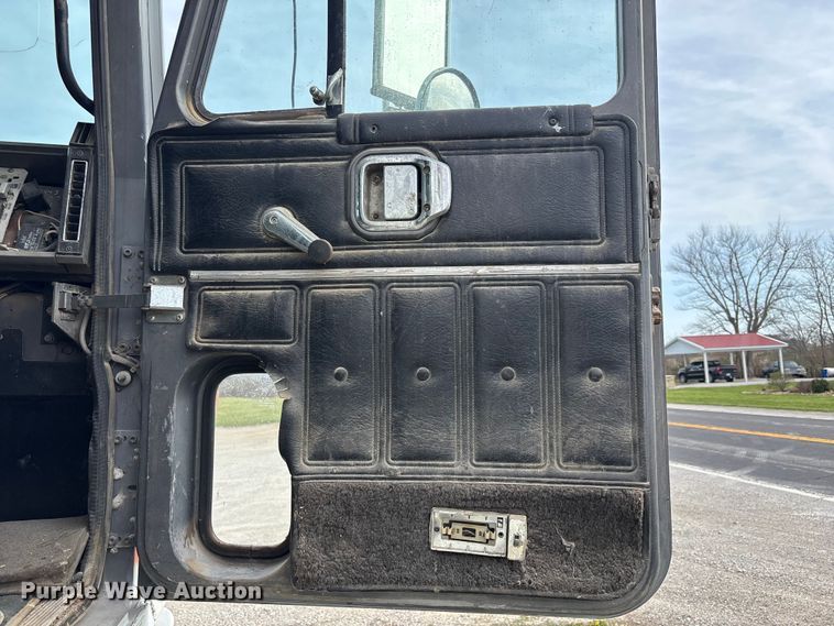 image for item FH7026 1984 Mack MH613 semi truck