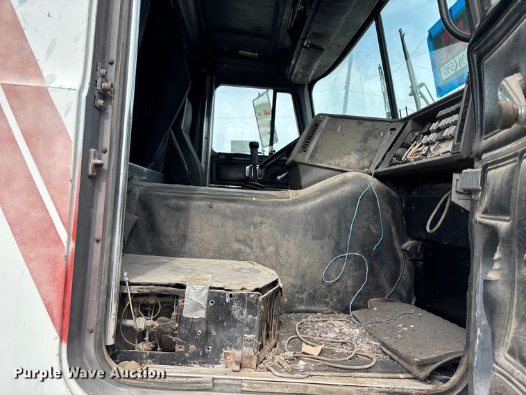 image for item FH7026 1984 Mack MH613 semi truck
