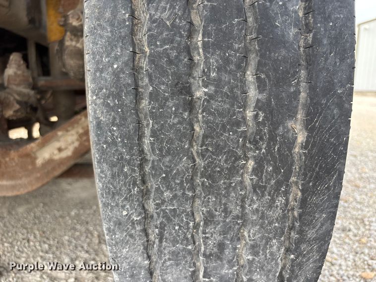 image for item FH7026 1984 Mack MH613 semi truck