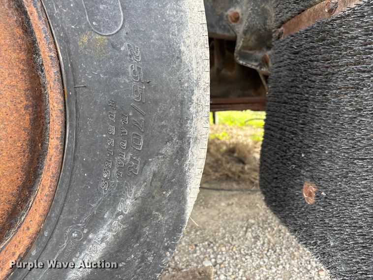 image for item FH7026 1984 Mack MH613 semi truck