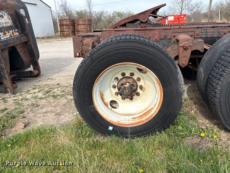 image for item FH7026 1984 Mack MH613 semi truck