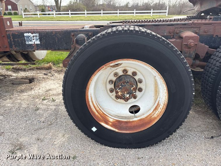 image for item FH7026 1984 Mack MH613 semi truck