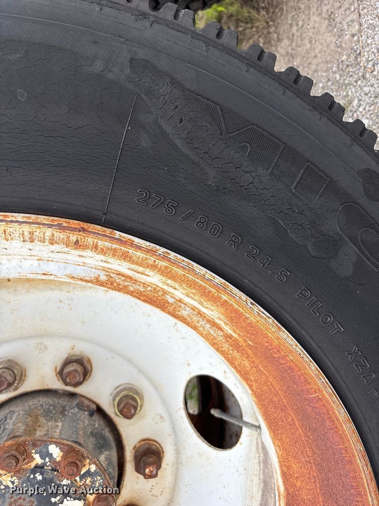 image for item FH7026 1984 Mack MH613 semi truck