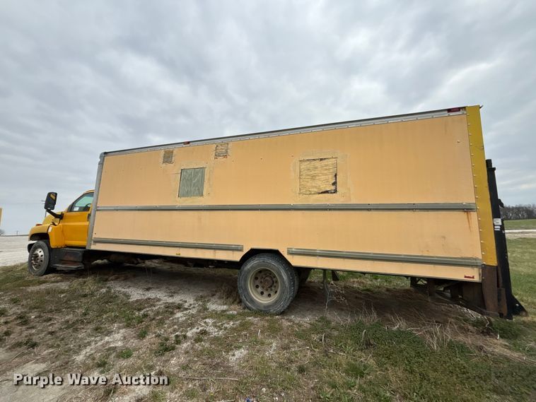 image for item FH7027 2006 GMC C7500 box truck