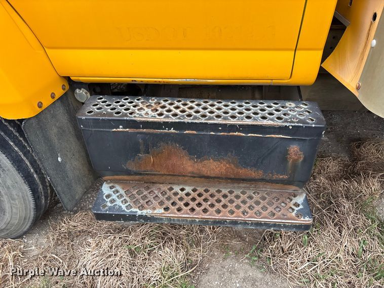 image for item FH7027 2006 GMC C7500 box truck