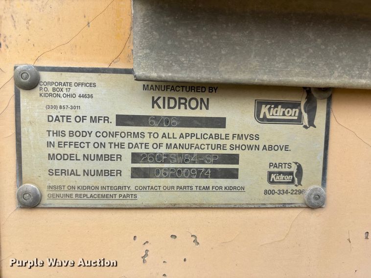 image for item FH7027 2006 GMC C7500 box truck