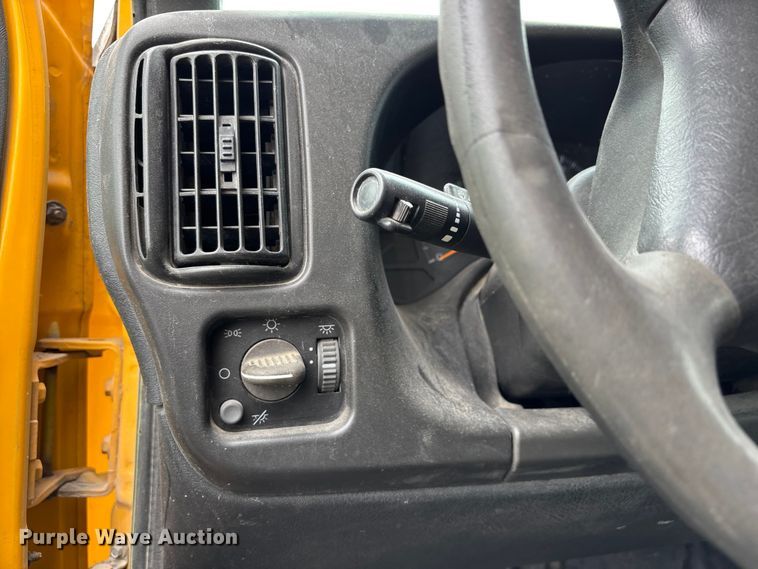 image for item FH7027 2006 GMC C7500 box truck