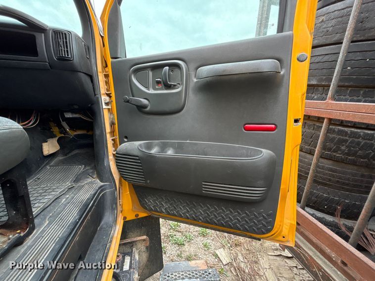 image for item FH7027 2006 GMC C7500 box truck