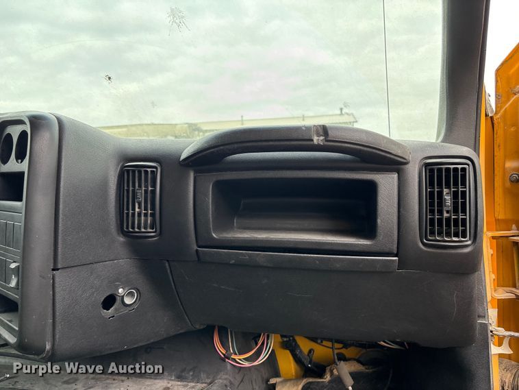 image for item FH7027 2006 GMC C7500 box truck