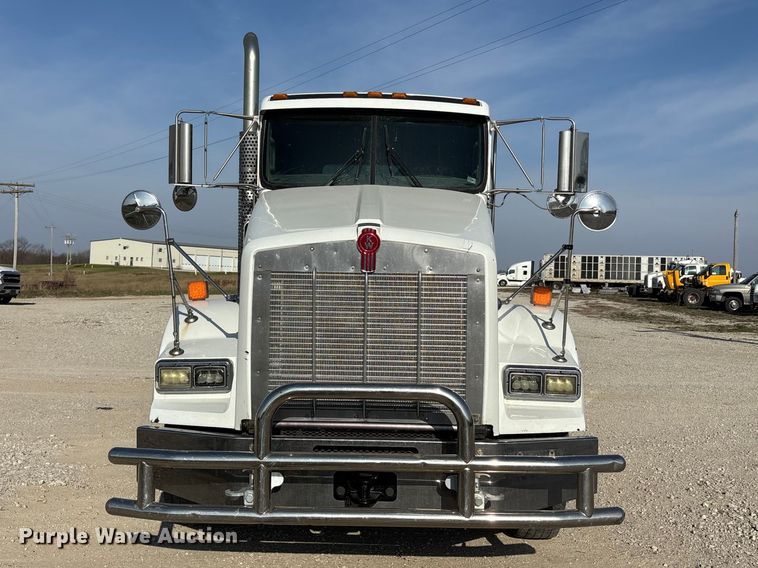 image for item FH7031 2014 Kenworth T800 semi truck