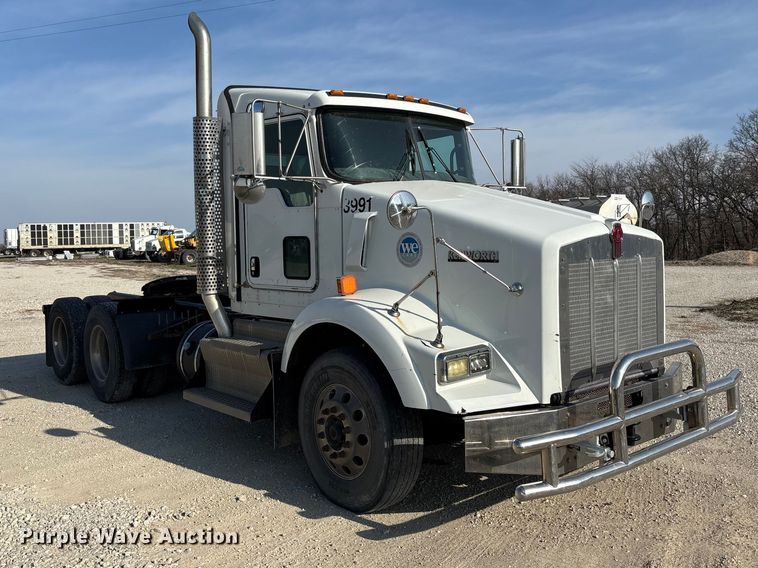 image for item FH7031 2014 Kenworth T800 semi truck