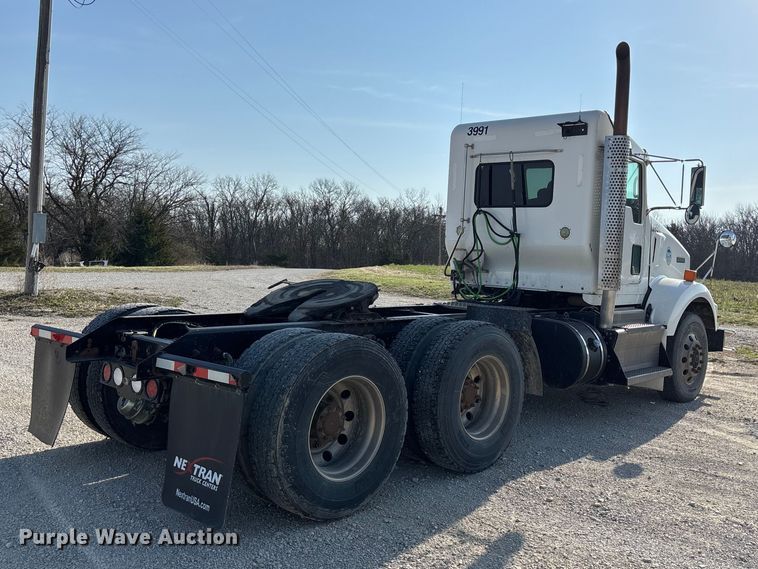 image for item FH7031 2014 Kenworth T800 semi truck