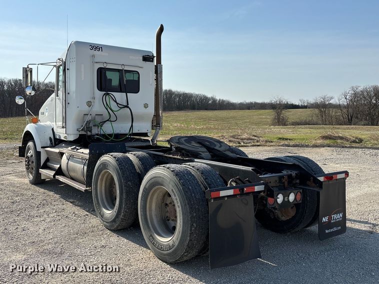 image for item FH7031 2014 Kenworth T800 semi truck