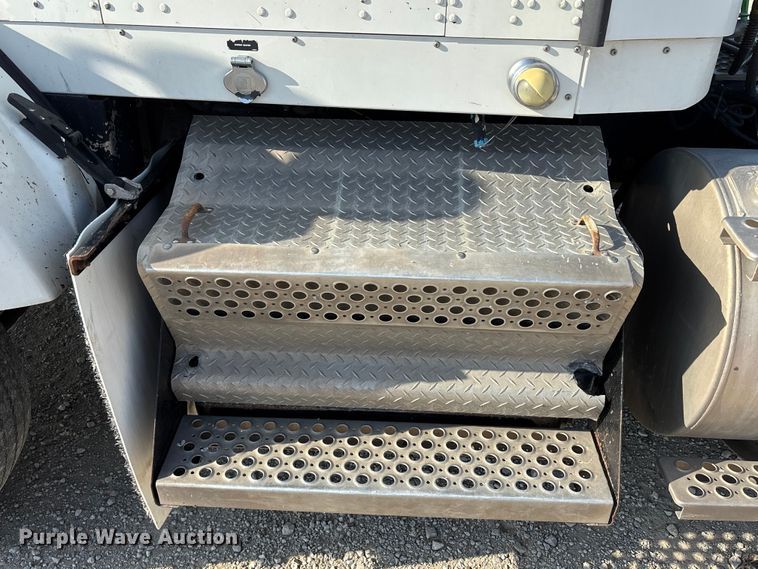 image for item FH7031 2014 Kenworth T800 semi truck