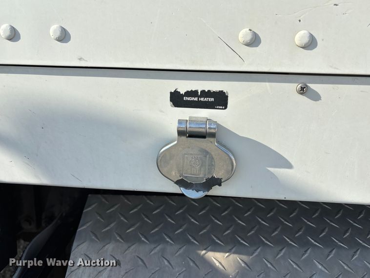 image for item FH7031 2014 Kenworth T800 semi truck